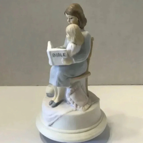 House Of Lloyd 1990 Music Maker Brahms’s Lullaby Figurine Mom Daughter Bible - Picture 4 of 5